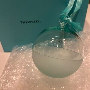 TIFFANY & CO CRYSTAL ORNAMENT CLEAR WITH FROSTED BOTTOM BRAND NEW WITH BOX